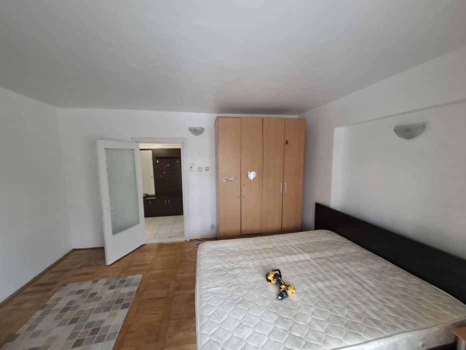 Inchiriez apartament 1 camera -45 mo