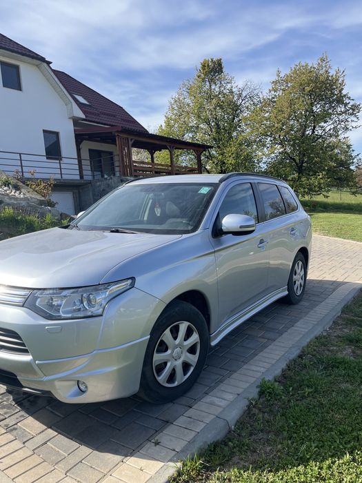 Mitsubishi Outlander 3