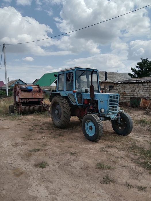 Трактор с прессом