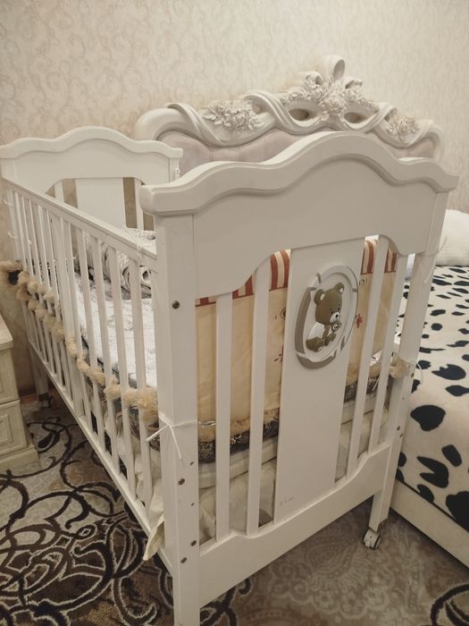 Bolalar karavati xolati yangi