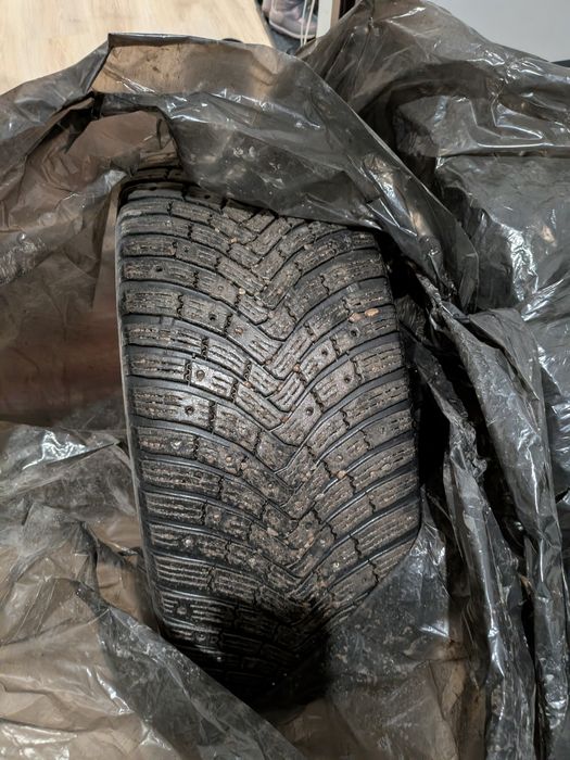 Продам диски с зимней резиной R18