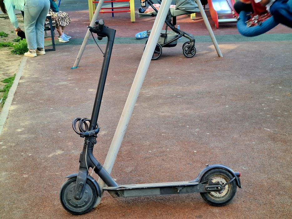 Продам электросамокат xiaomi essential