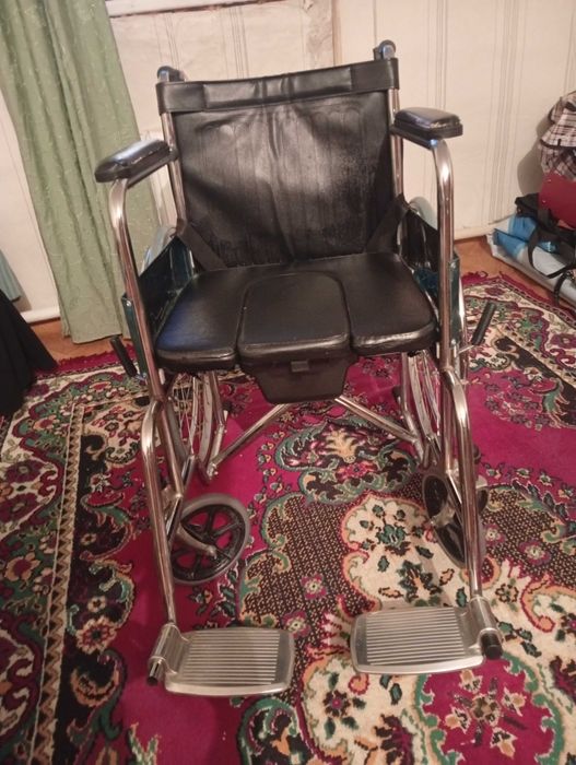 Коляска инвалидная и ходунки для взрослых