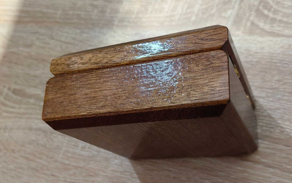 Луксозна дървена кутия за 1 монета на БНБ