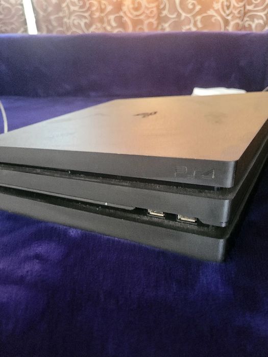 Vând ps 4 pro stare bună!