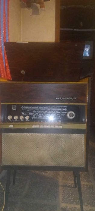 Радиограмофон VEF Rapsodija - лампов от 60-те години