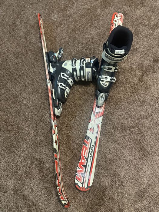 Skiuri 130cm si clapari