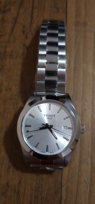Tissot .Продавам часовник с батерия.