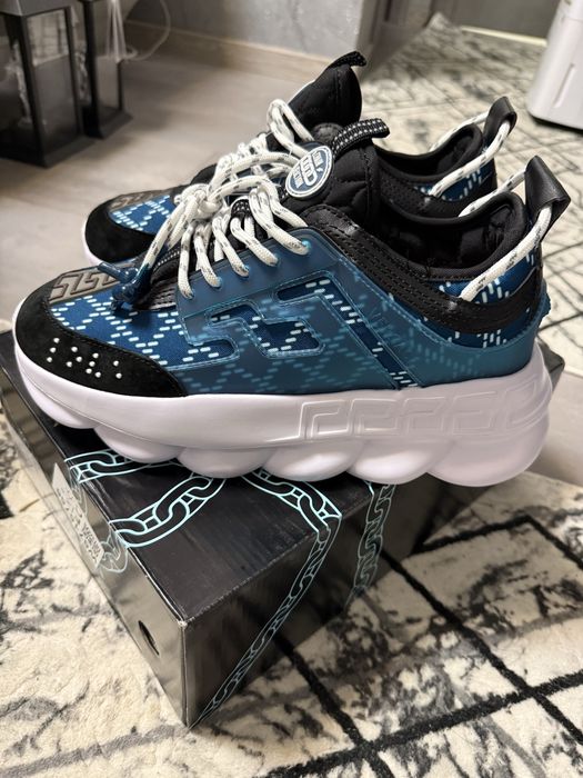 Versace chain reaction
