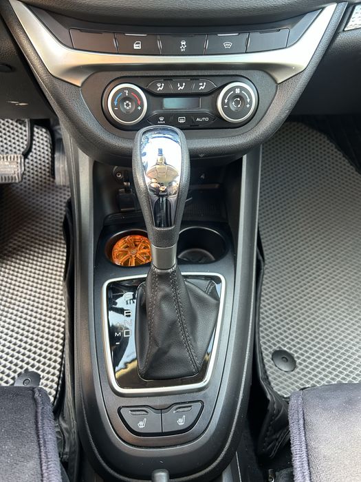 Продам Весту кросс