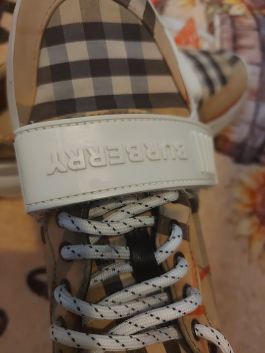 Adidasi burberry