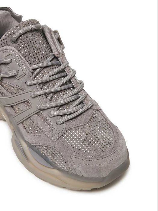 Велурени спортни обувки с декоративни камъни GUESS