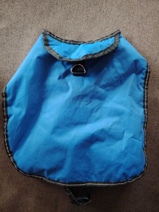 Неопренова жилетка и нагръдник за малко куче.