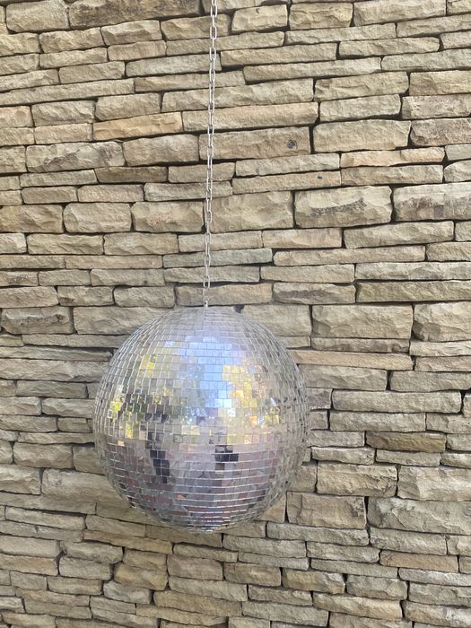 Диско-шар в хорошем состоянии