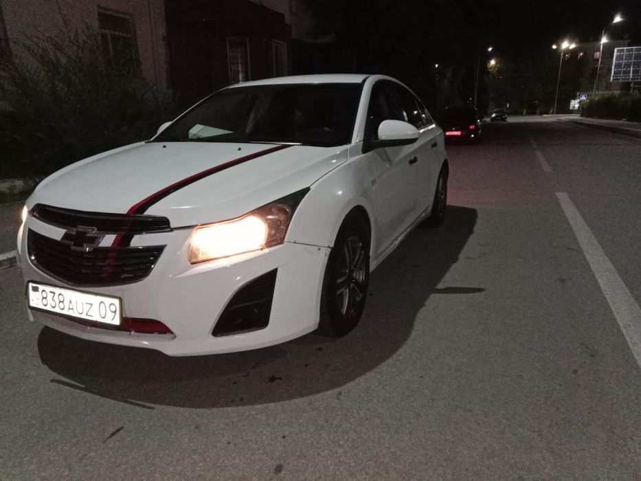 Продаю Круз 2012 года