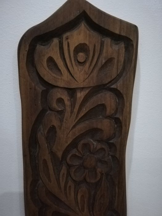 Прекрасна дърворезба. Цветя.