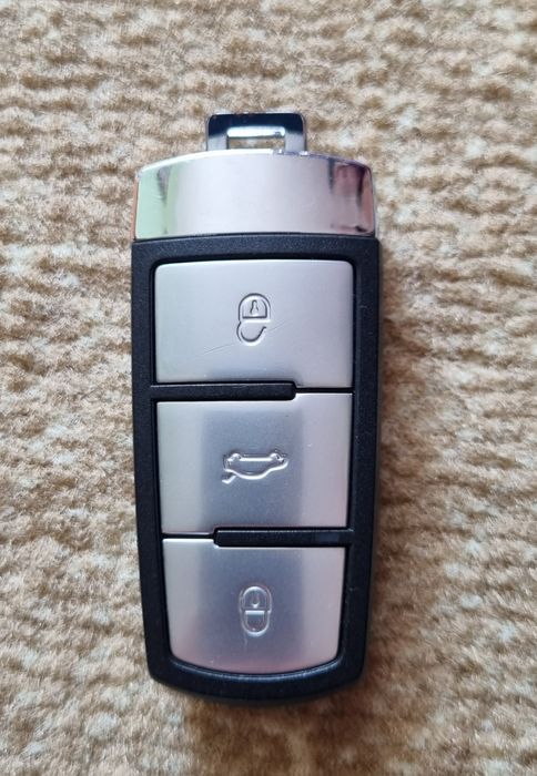 Se vinde cheie de vw passat nouă