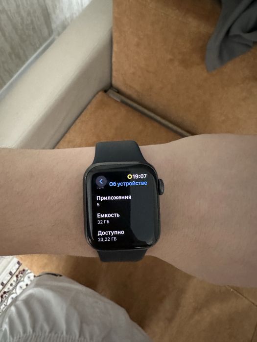 Продам свой Apple watch se 40mm