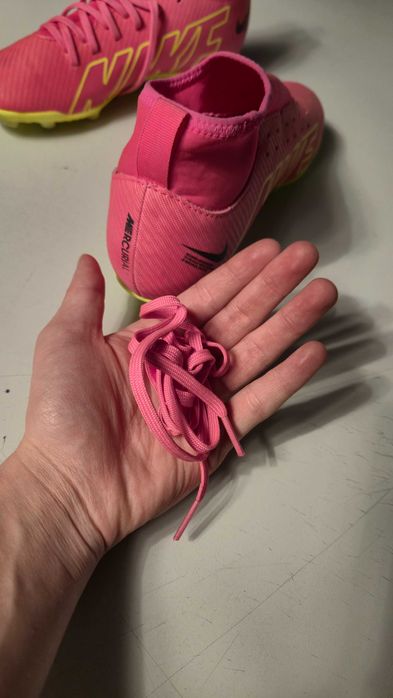 Детски футболни обувки на марката Nike