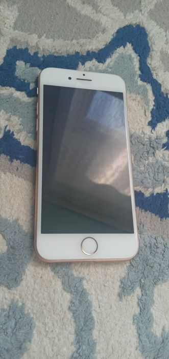 Продаётся Айфон 8 в отличном сосстояний