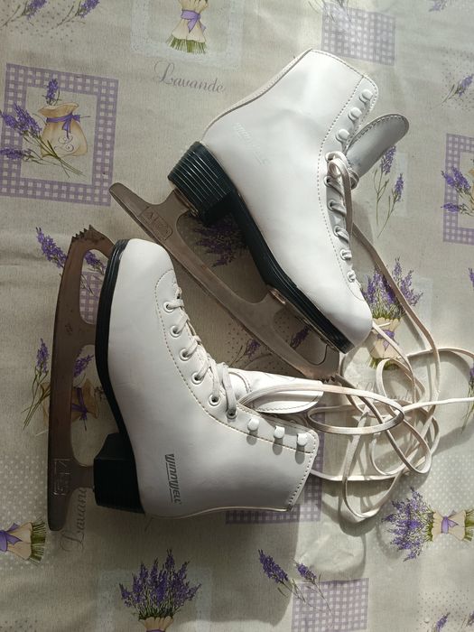 Коньки фигурные 33 р.для девочки