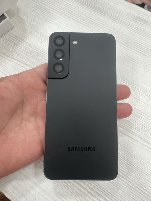Samsung  s 22 (256гб)
