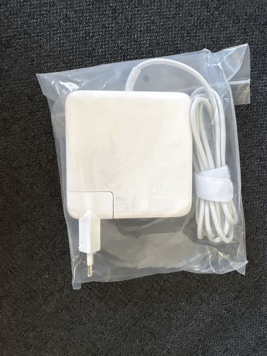 Адаптир със зарядно за Macbook