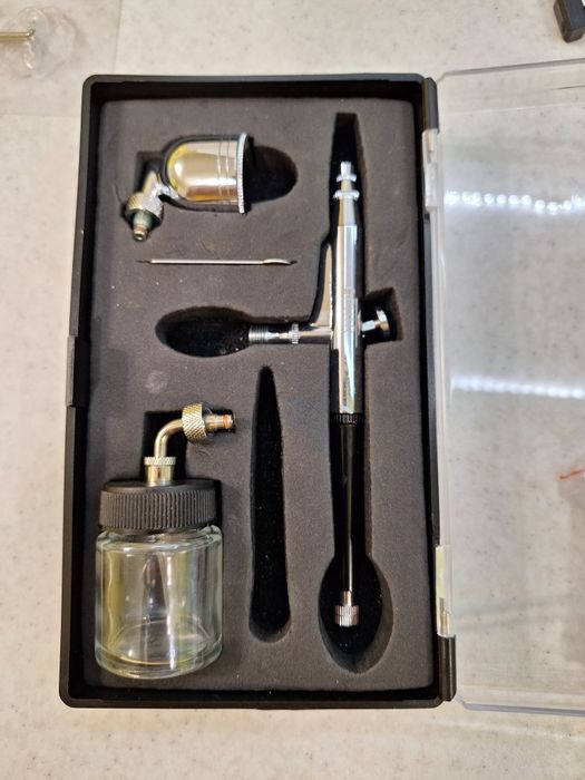 Продавам четка за въздушно боядисване