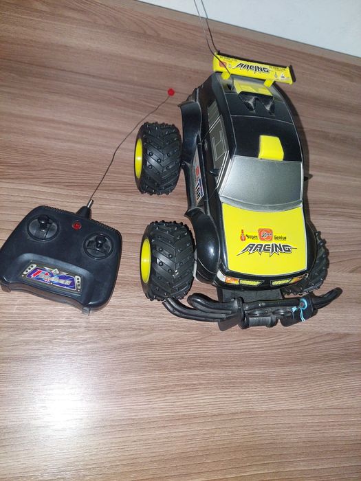 100 lei NEG. 2 masinute cu telecomanda