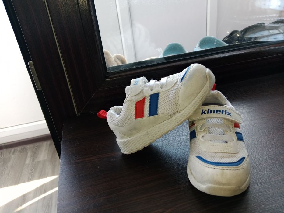 Кроссовки детские