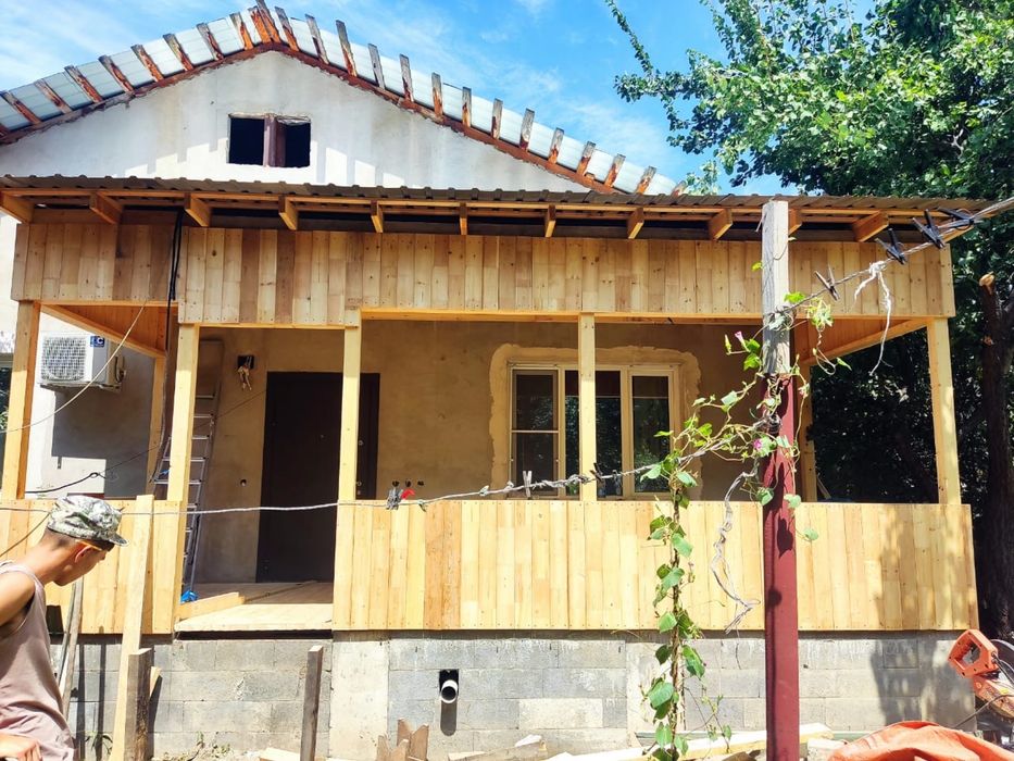 Бригада мастеров по дереву плотников