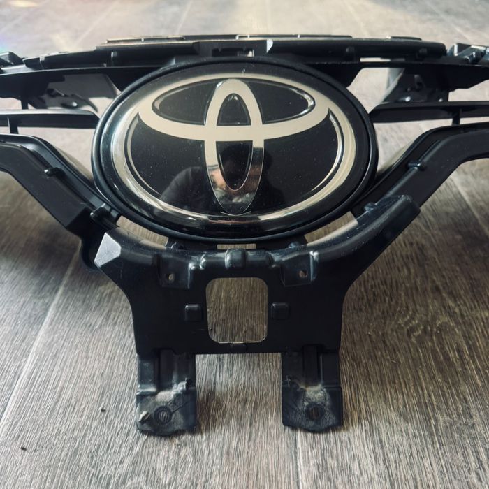 Решетка бампера на тойоту 70