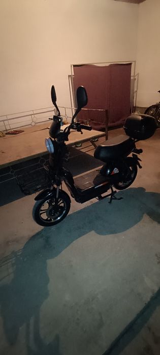 Skuter sotiladi hamma joyi yangi hech qati almashmagan