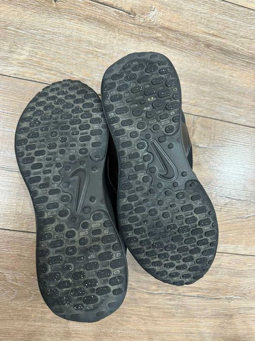 Маратонки Nike REVOLUTION 7 GS