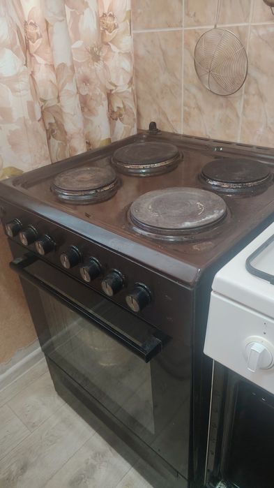 Продаю эл.плита в хорошем состоянии