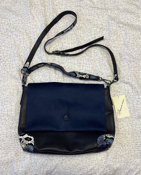 Дамска тъмносиня чанта