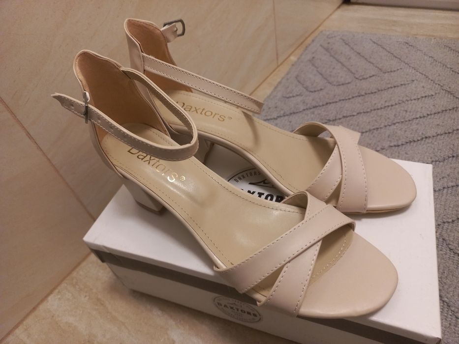 Sandale nude/bej deschis dama, mas. 40.5, cu bareta si toc gros