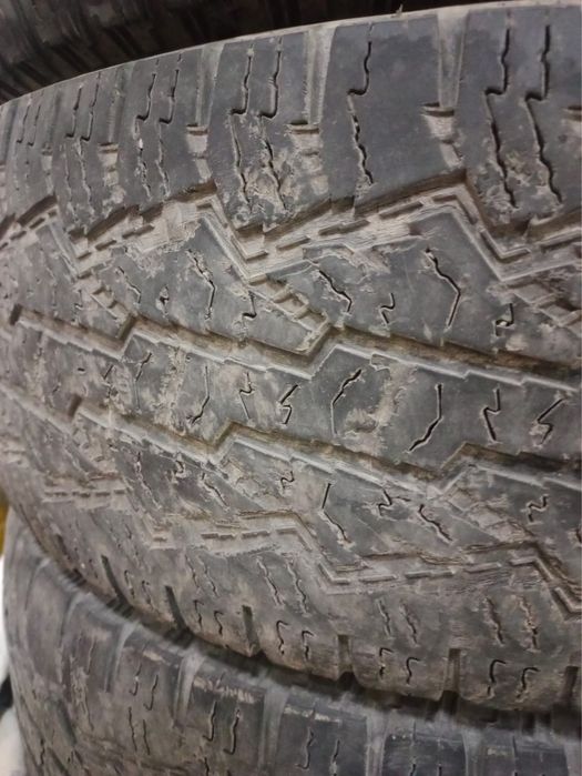 Шины б/у 3 шт.  265/70 R16
