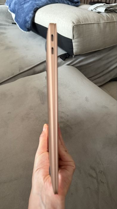 MacBook Air Retina 13” 2019 – Rose Gold – i5 – 8GB RAM – 128GB SSD