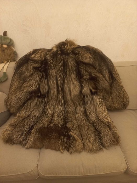 Haina blana vulpe argintie