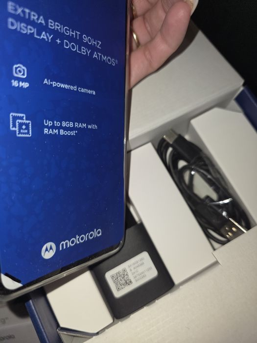 Нов ! Motorola Moto G04 - 8GB RAM / 128GB, Sunrise Orange