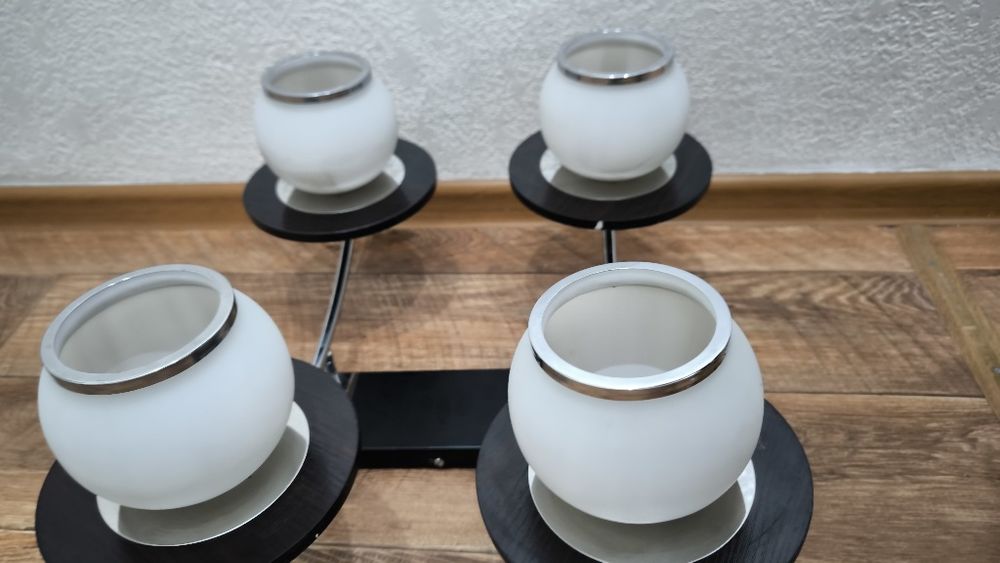 Современная люстра 4 плафона