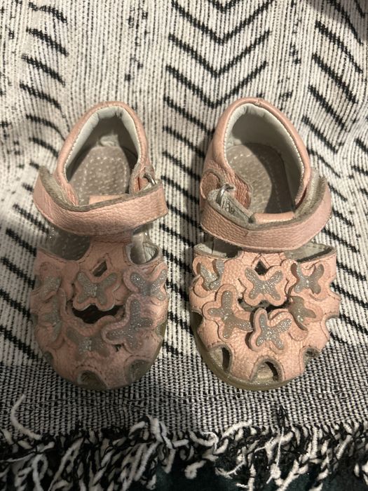 Отдам даром детскую обувь