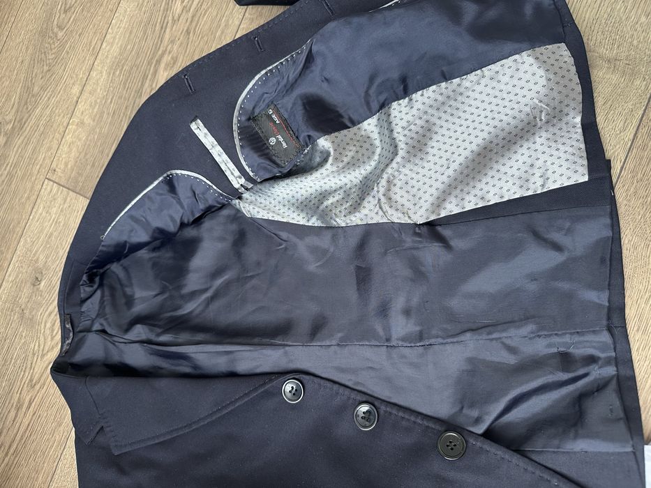 Детские пиджаки и рубашки