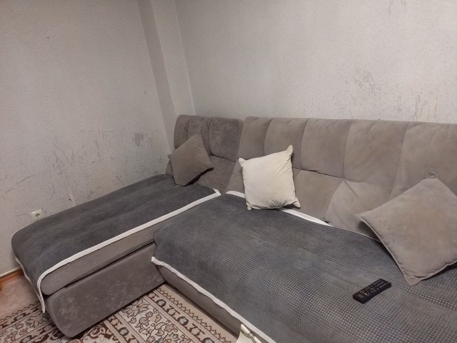Угловой диван, цвет серый