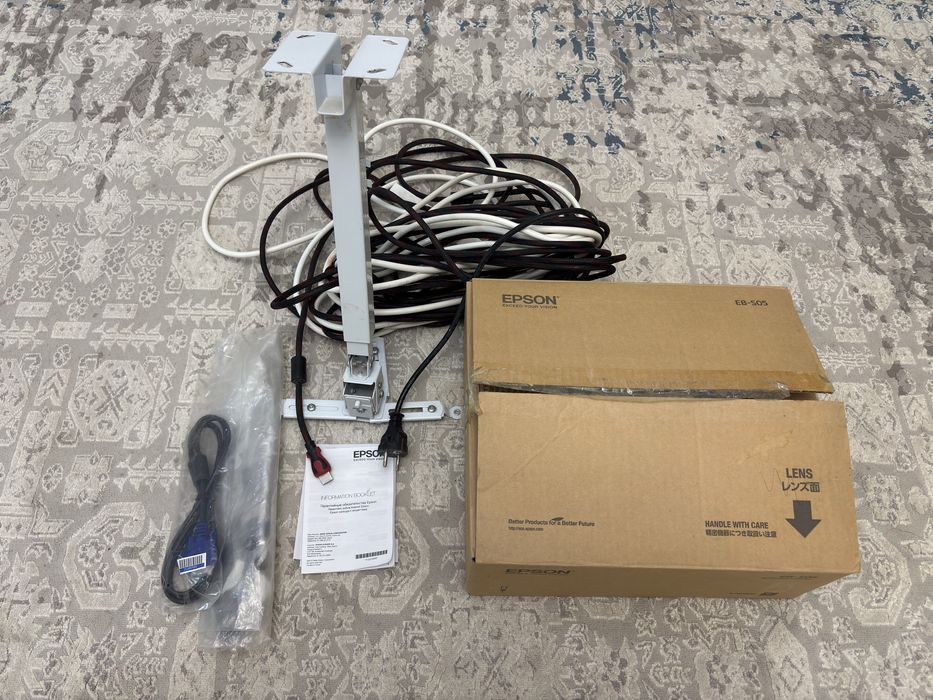 Проектор Epson EB-S05