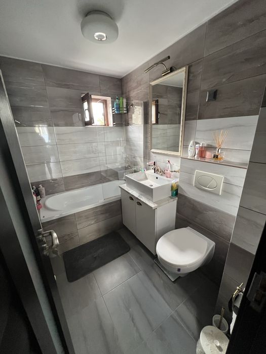 De vanzare apartament 2 camere decomandate