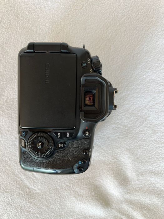 Canon EOS 60D + 18-55 IS + Yongnuo 50mm f/1.8 + card 32GB | 40.671 cadre