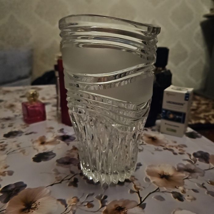 Xrustall idishlar to'plami sotiladi
