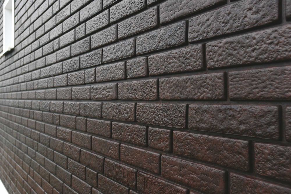 Облицовка дома под Кирпич. Водосток, софиты, гибкая черепица.